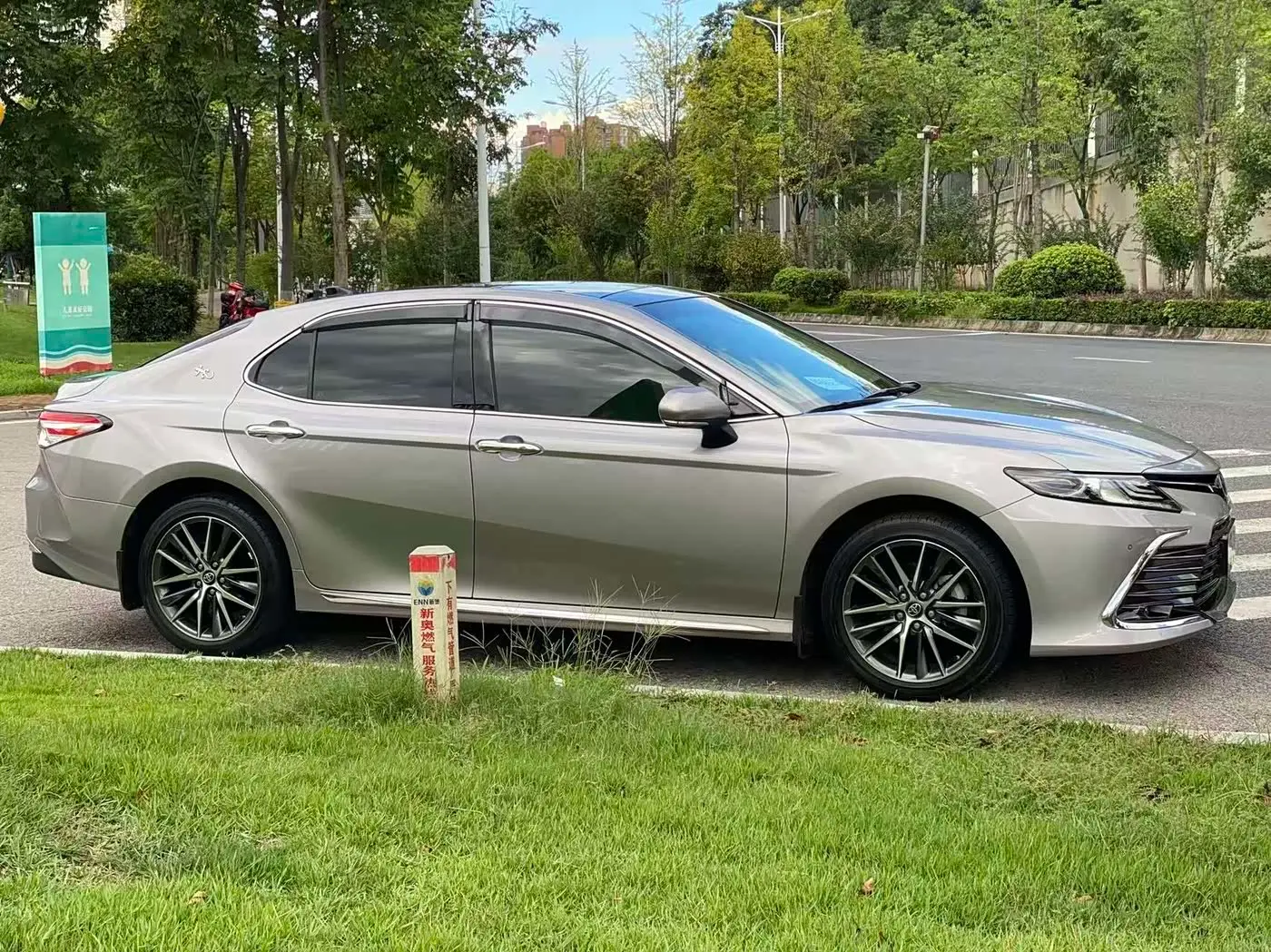 Toyota Camry 2023 — Photo 9/20