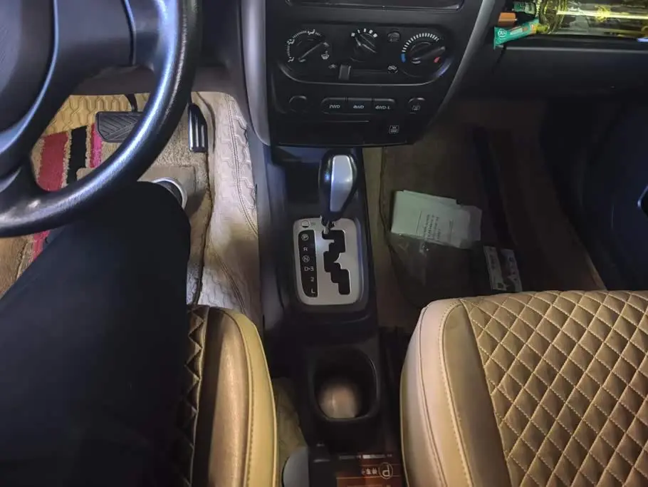 Suzuki Jimny 2018 — Şəkil 16/16