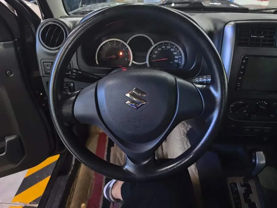 Suzuki Jimny 2018 — Şəkil 15/16