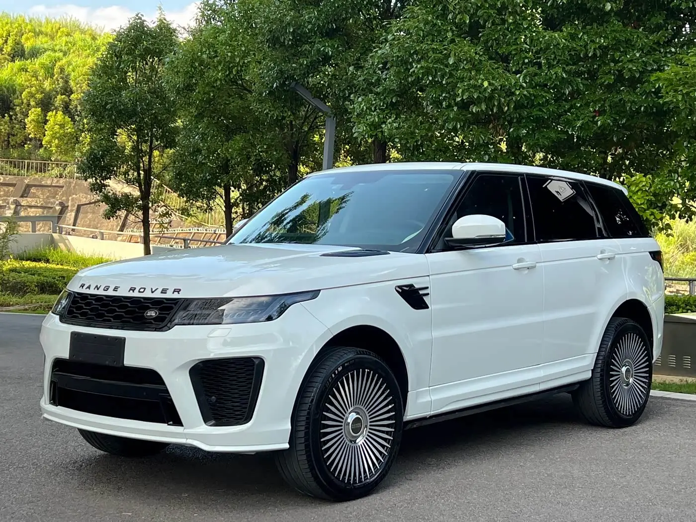 Land Rover Range Rover Sport 2015 — Photo 3/9