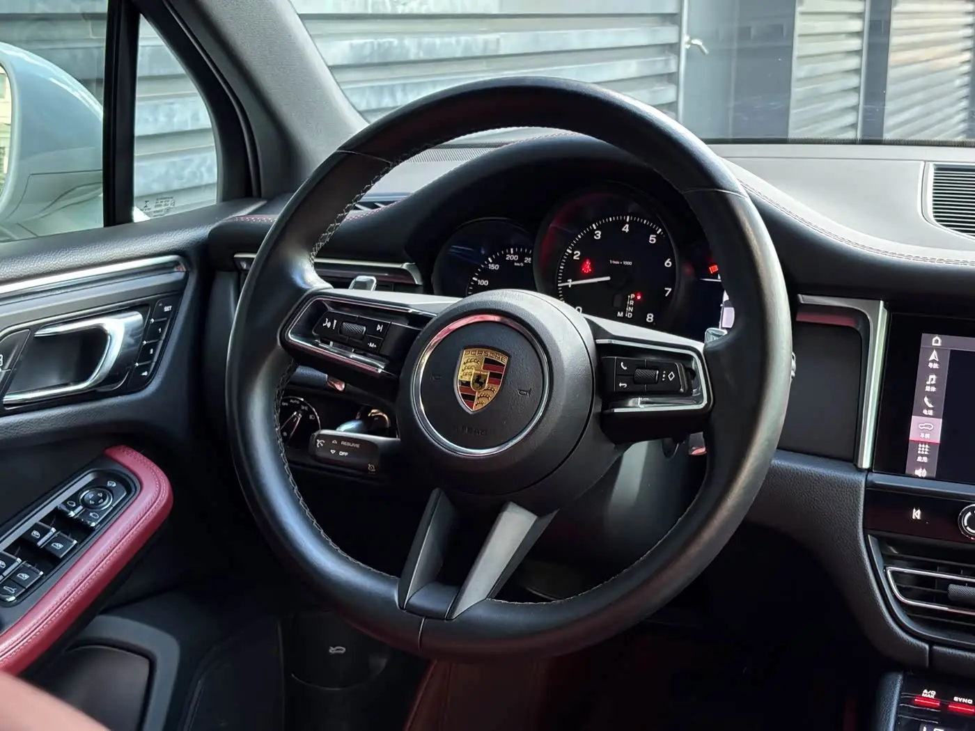 Porsche Macan 2022 — Photo 16/20