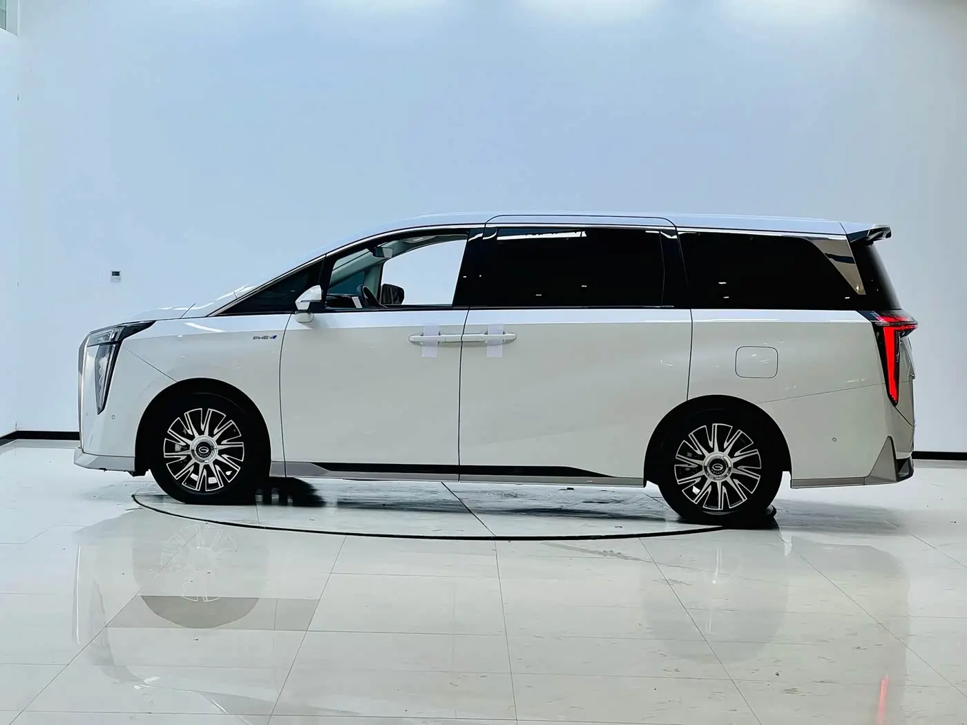 GAC Trumpchi Trumpchi E9 2024 — Şəkil 3/20