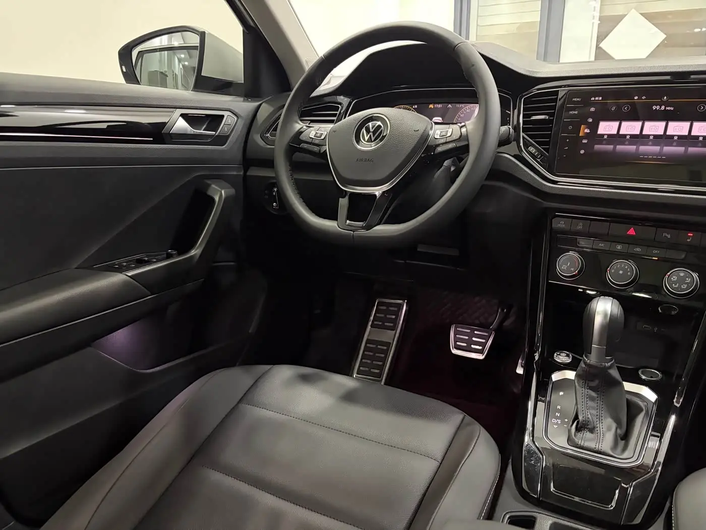 Volkswagen T-ROC 2023 — Şəkil 8/18