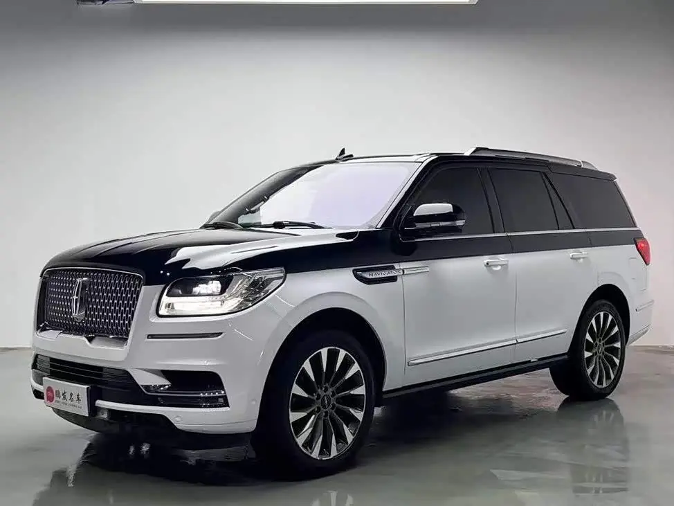 Lincoln Navigator 2018 — Фото 1/20
