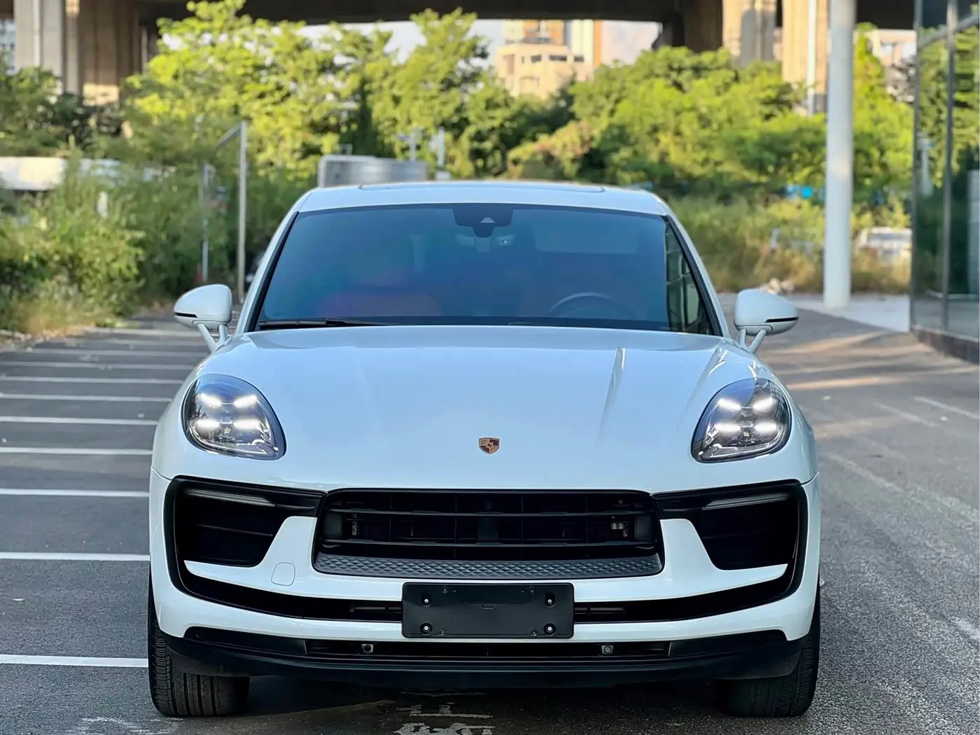 Porsche Macan 2022 — Photo 2/14