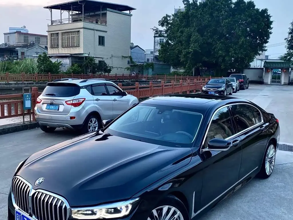BMW 7 Series 2016 — Photo 14/20