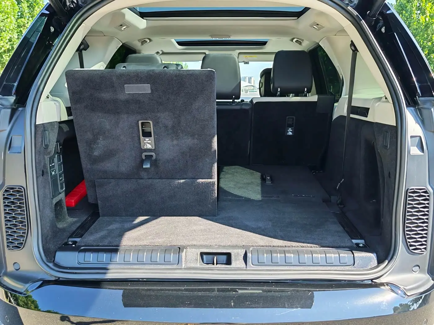 Land Rover Discovery 2024 — Photo 15/20