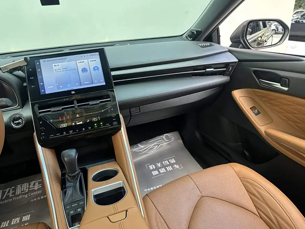 Toyota Avalon 2022 — Photo 7/14