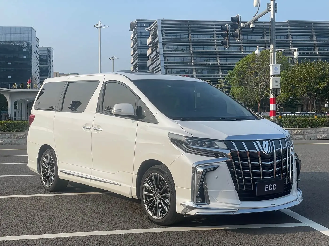 Toyota Alphard 2013 — Photo 3/16