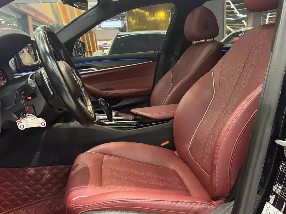 BMW 5 Series 2022 — Photo 7/16