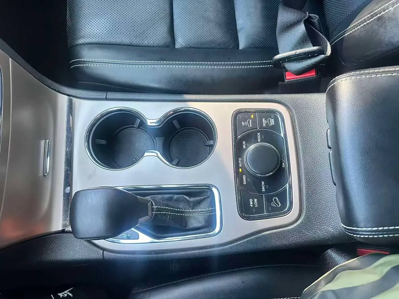 Jeep Grand Cherokee 2018 — Фото 12/16