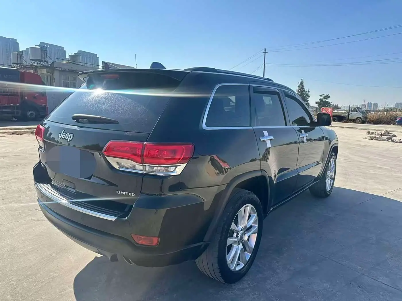 Jeep Grand Cherokee 2018 — Фото 15/16