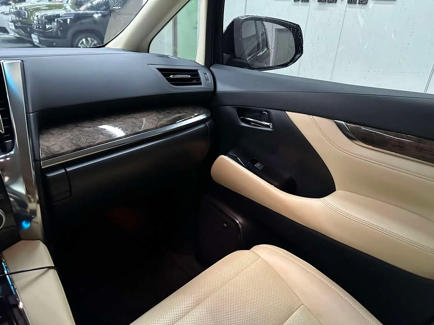 Toyota Vellfire 2022 — Фото 16/20