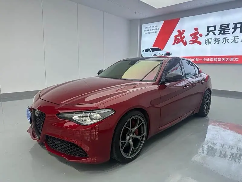Alfa Romeo Giulia 2017 — Фото 1/1