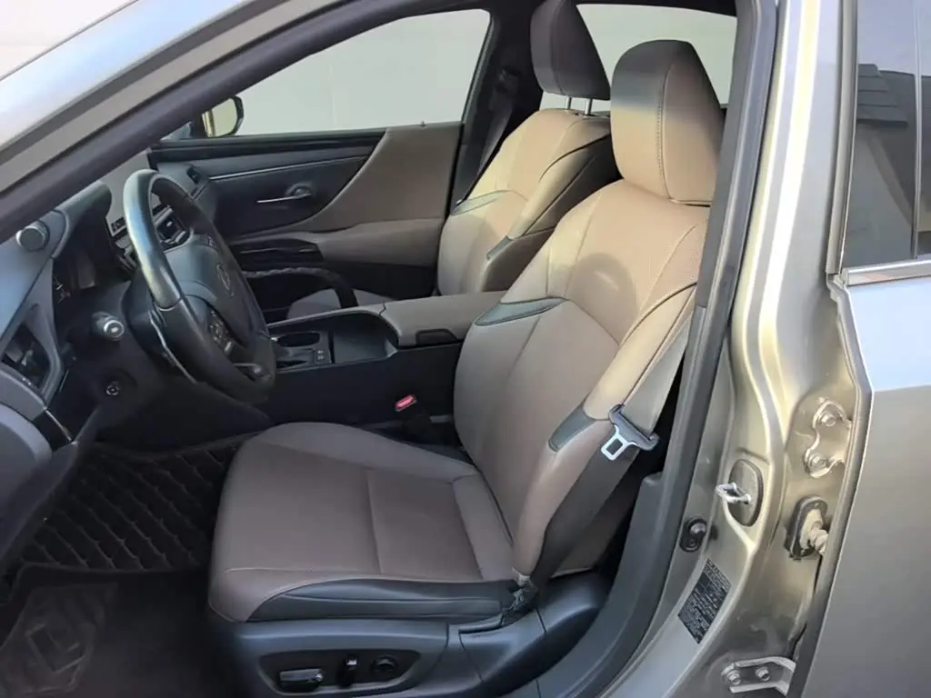 Lexus ES 2023 — Photo 15/20