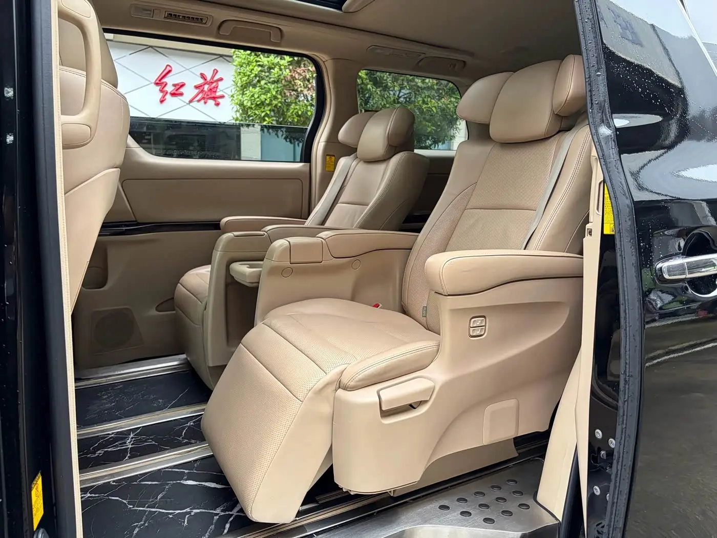 Toyota Alphard 2013 — Şəkil 10/19