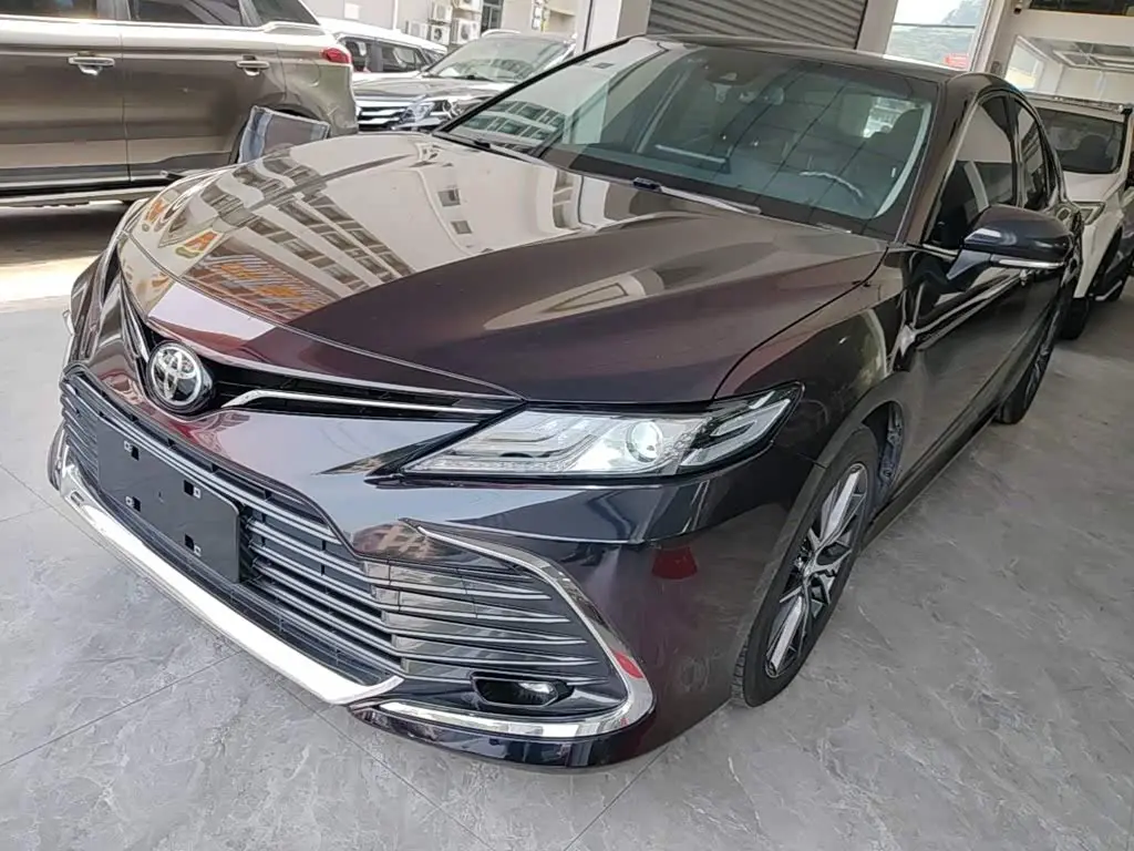 Toyota Camry 2021 — Фото 1/20