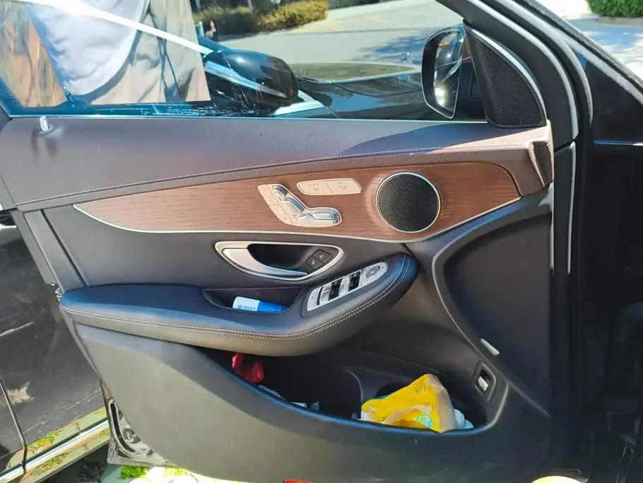 Mercedes-Benz GLC 2023 — Photo 7/16