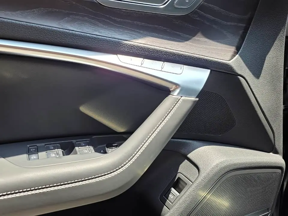 Audi A6L 2023 — Photo 14/17