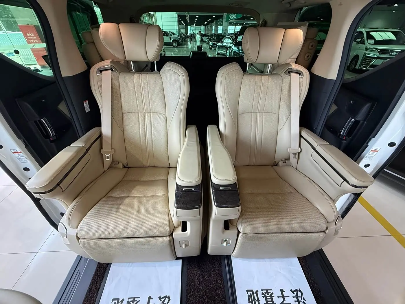 Toyota Alphard 2020 — Фото 15/20