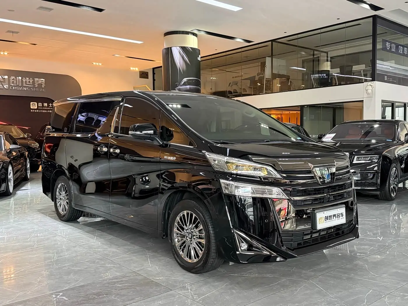 Toyota Vellfire 2023 — Фото 3/19