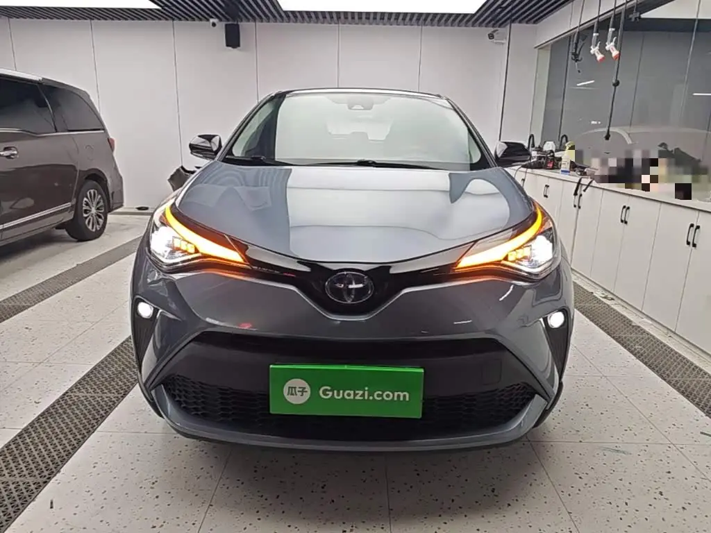 Toyota C-HR 2022 — Фото 3/20