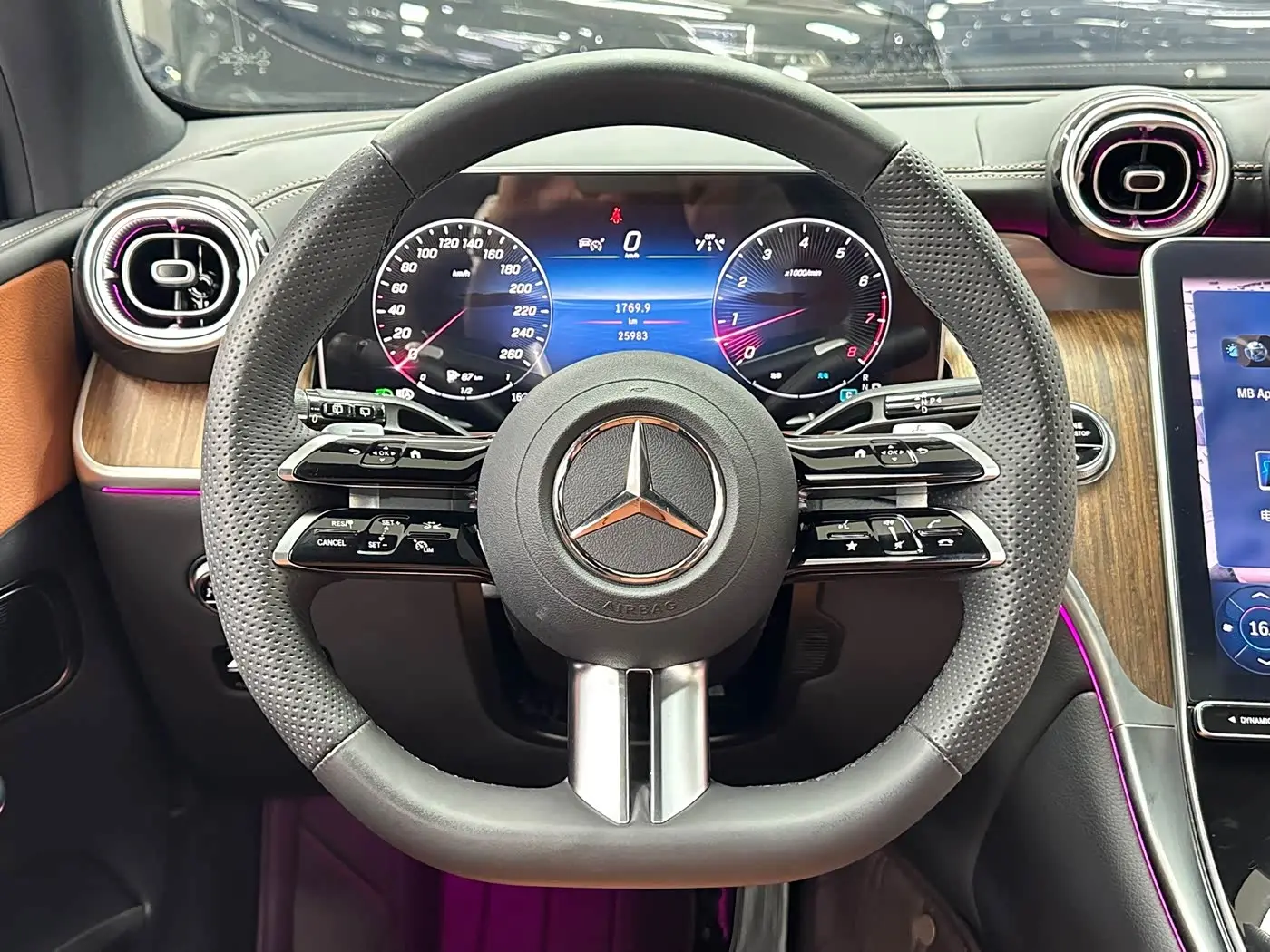 Mercedes-Benz GLC 2024 — Photo 17/20