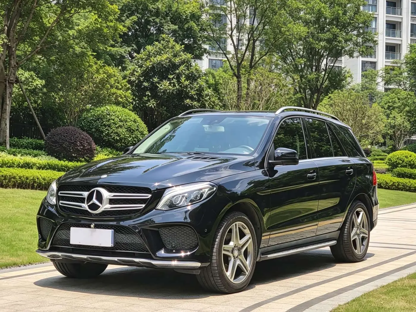 Mercedes-Benz GLE 2016 — Photo 1/15