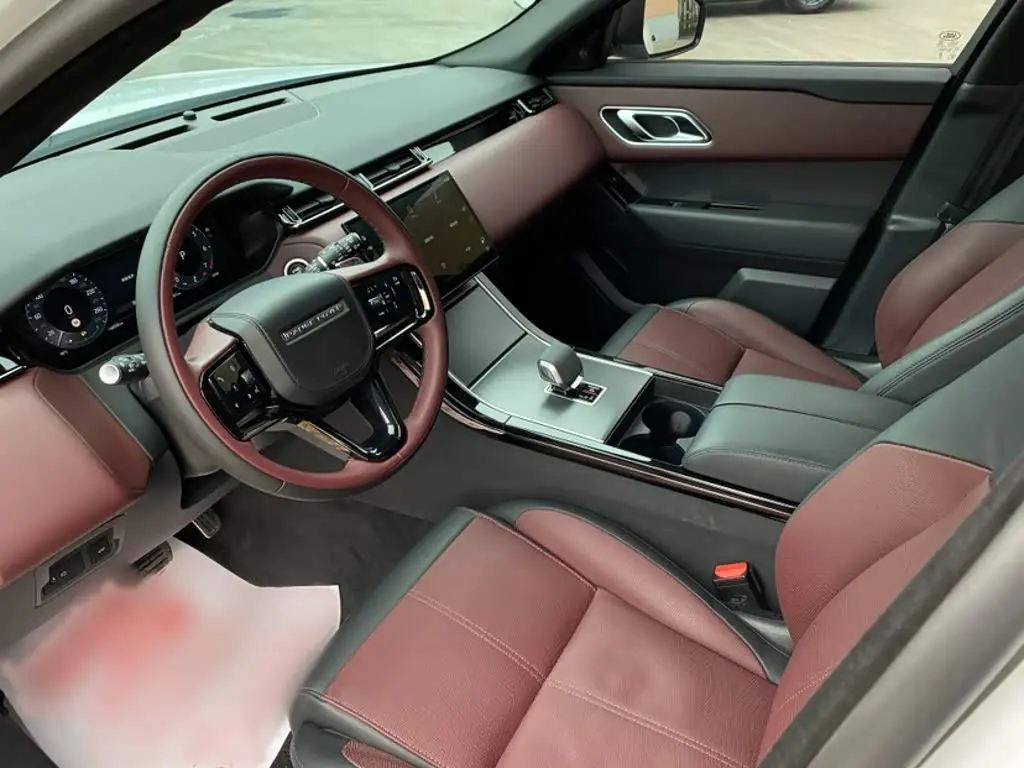 Land Rover Range Rover Velar 2024 — Photo 15/15