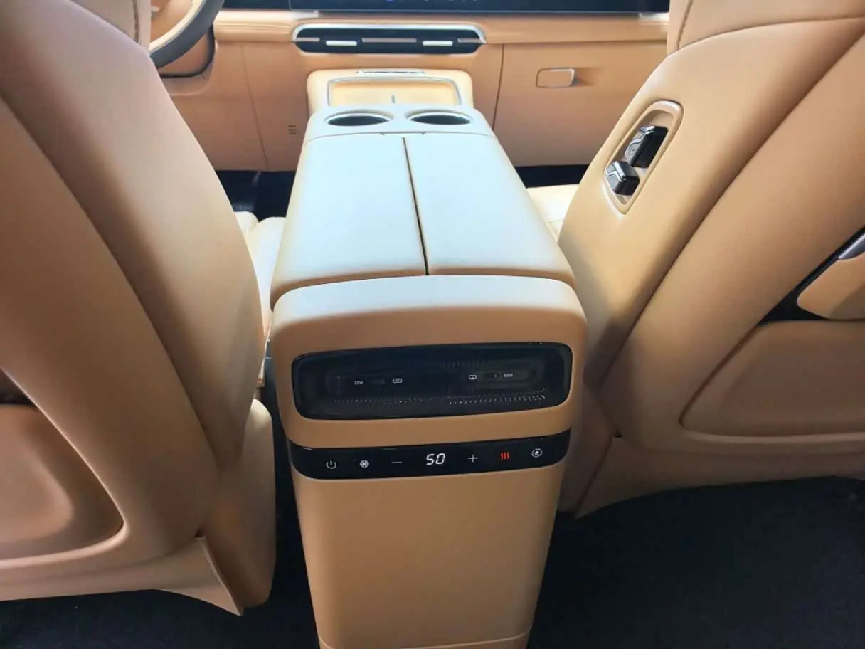 Voyah Auto Voyah Dreamer 2024 — Photo 8/13