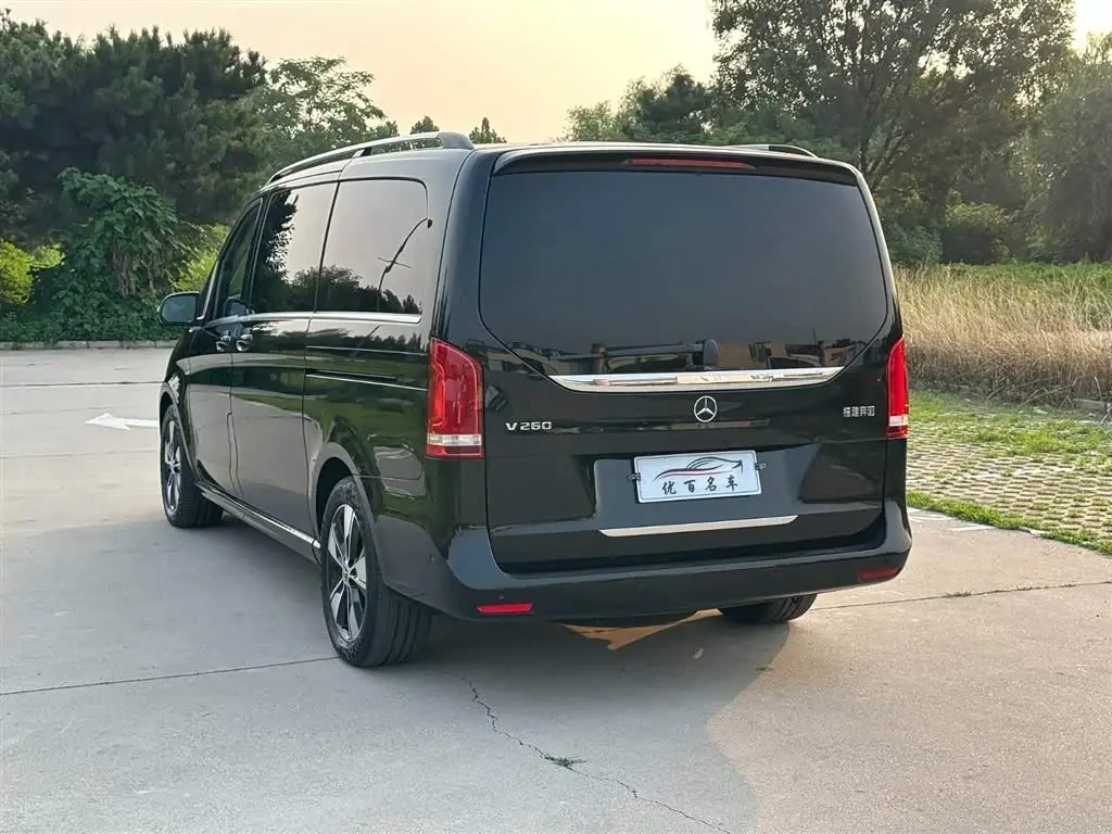 Mercedes-Benz V-Class 2023 — Photo 4/20