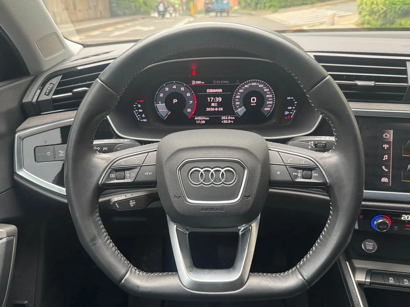 Audi Q3 2019 — Şəkil 12/20