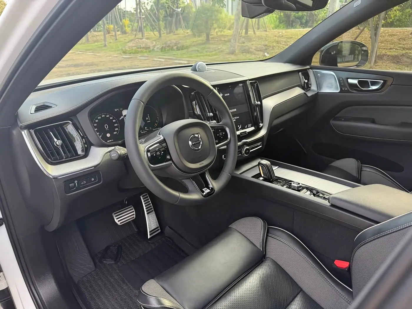 Volvo XC60 Plug-in Hybrid 2020 — Фото 11/20