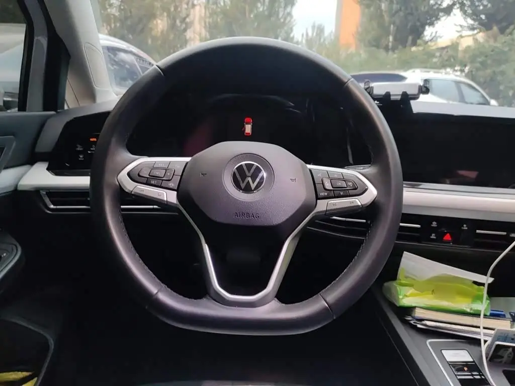 Volkswagen Golf 2023 — Photo 12/20