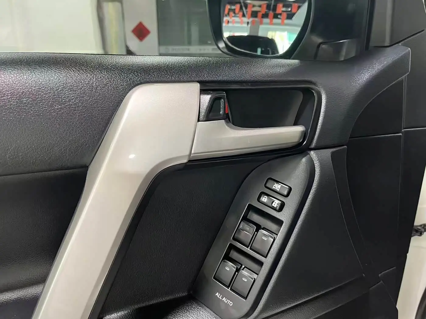 Toyota Prado 2019 — Şəkil 13/20