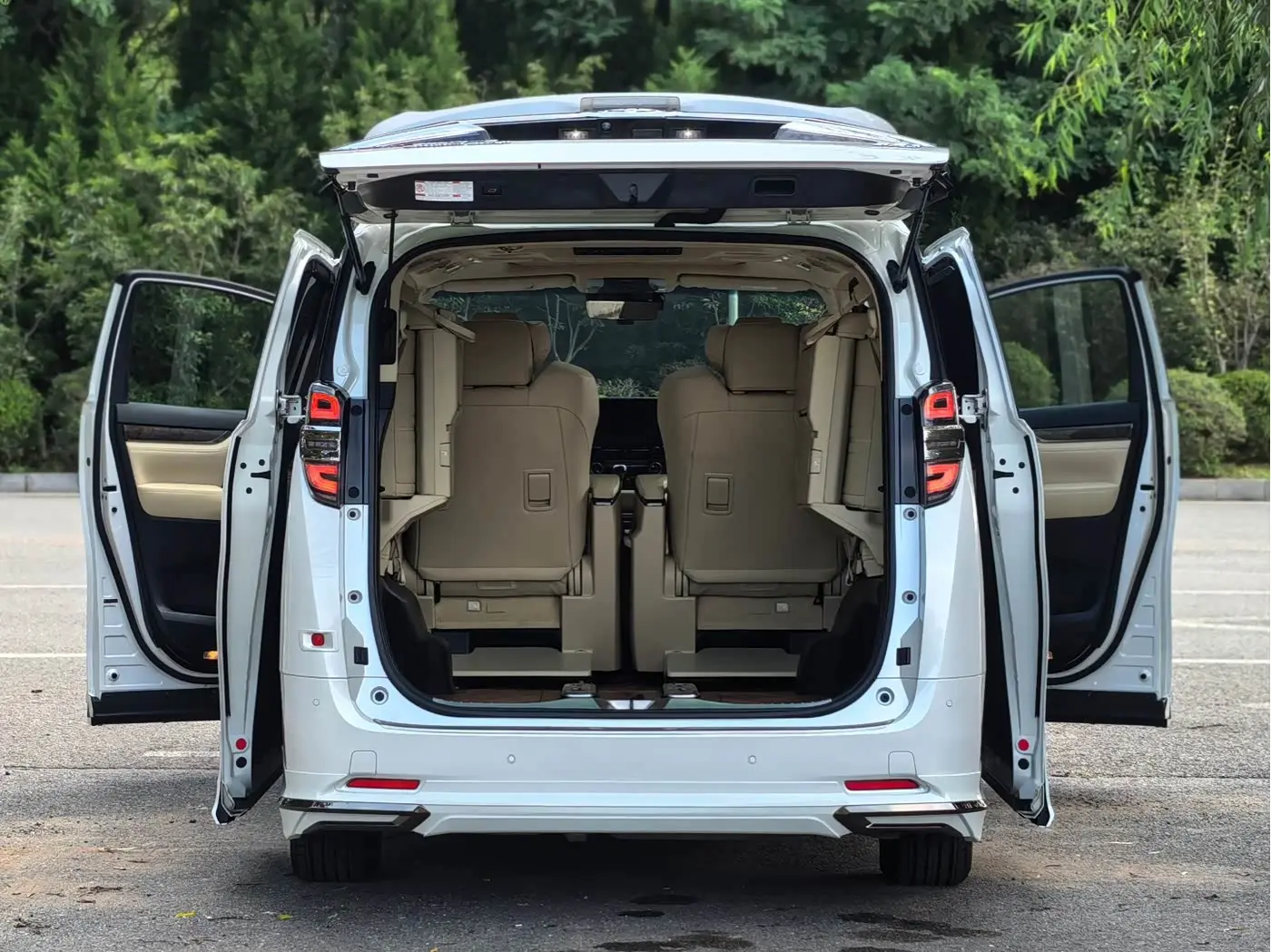 Toyota Vellfire 2021 — Photo 7/20
