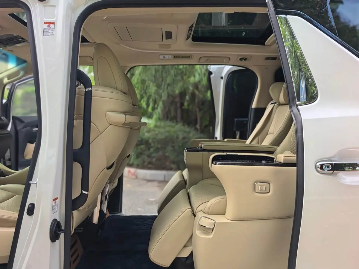 Toyota Vellfire 2021 — Photo 10/20