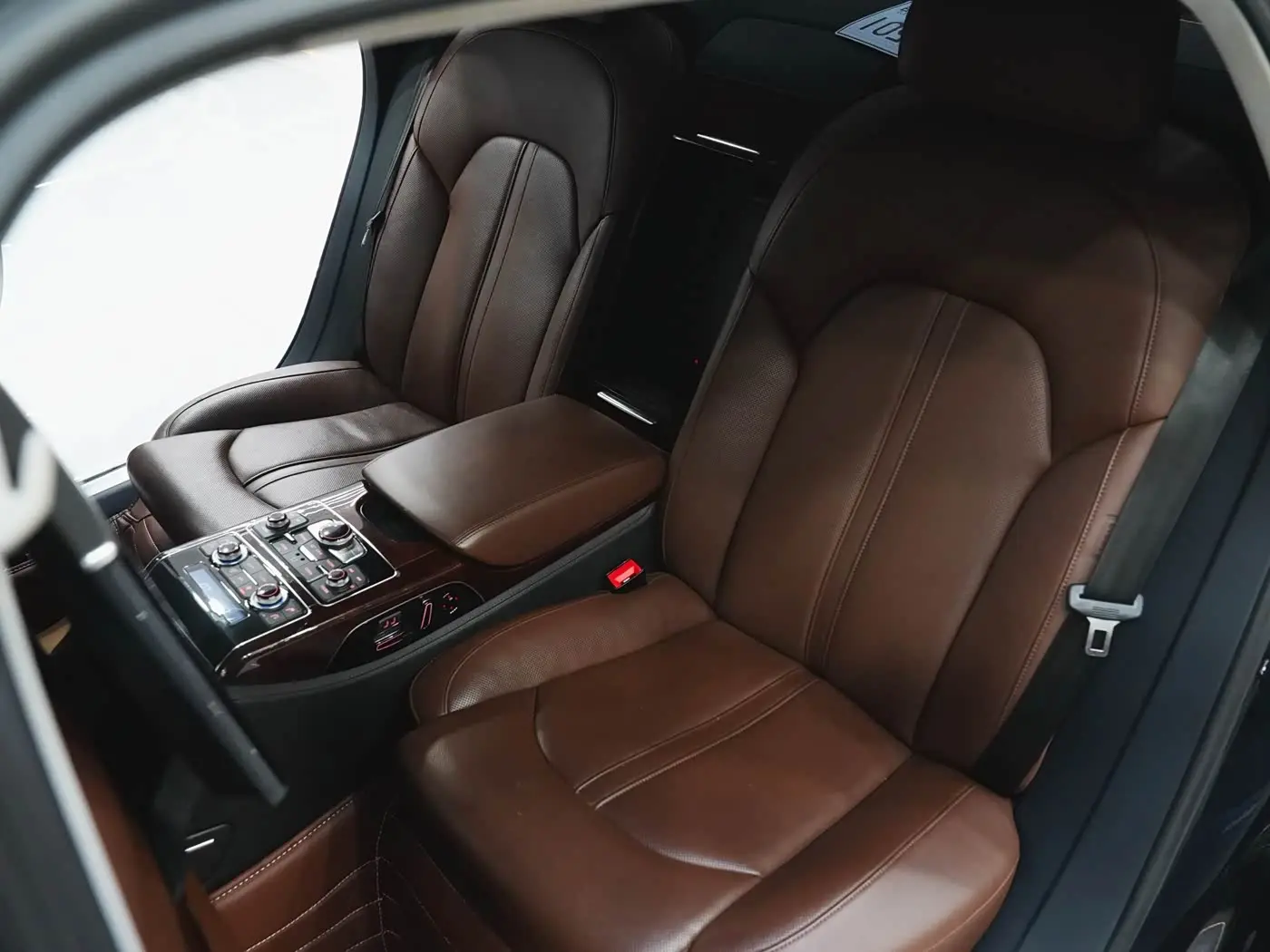 Audi A8 2012 — Şəkil 15/20