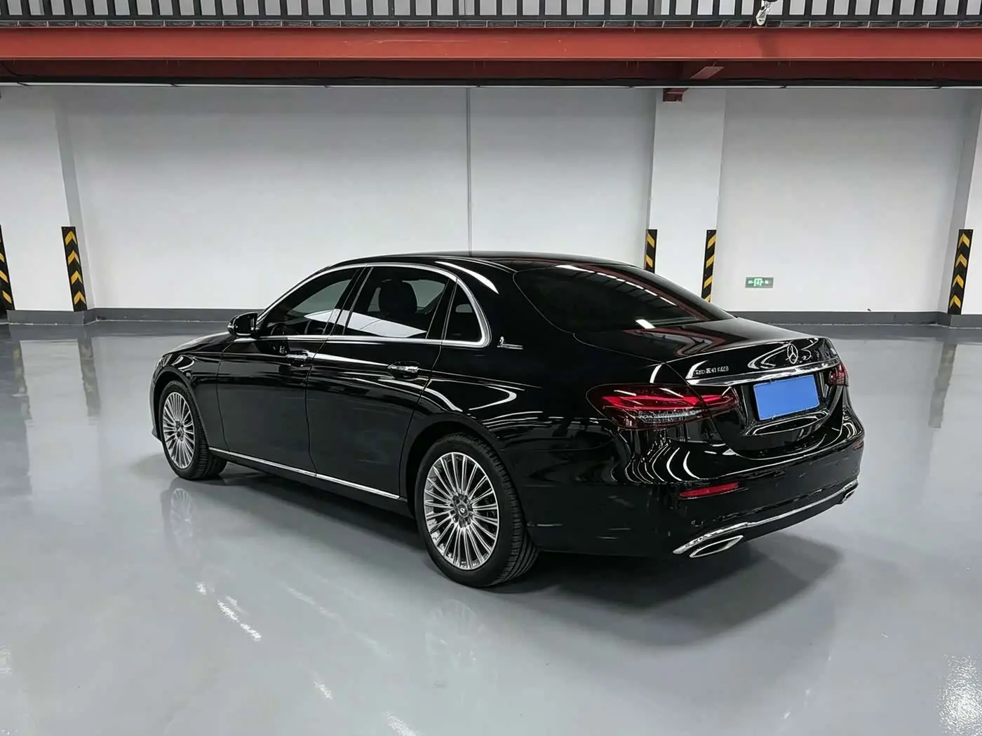 Mercedes-Benz E-Class 2023 — Photo 15/15