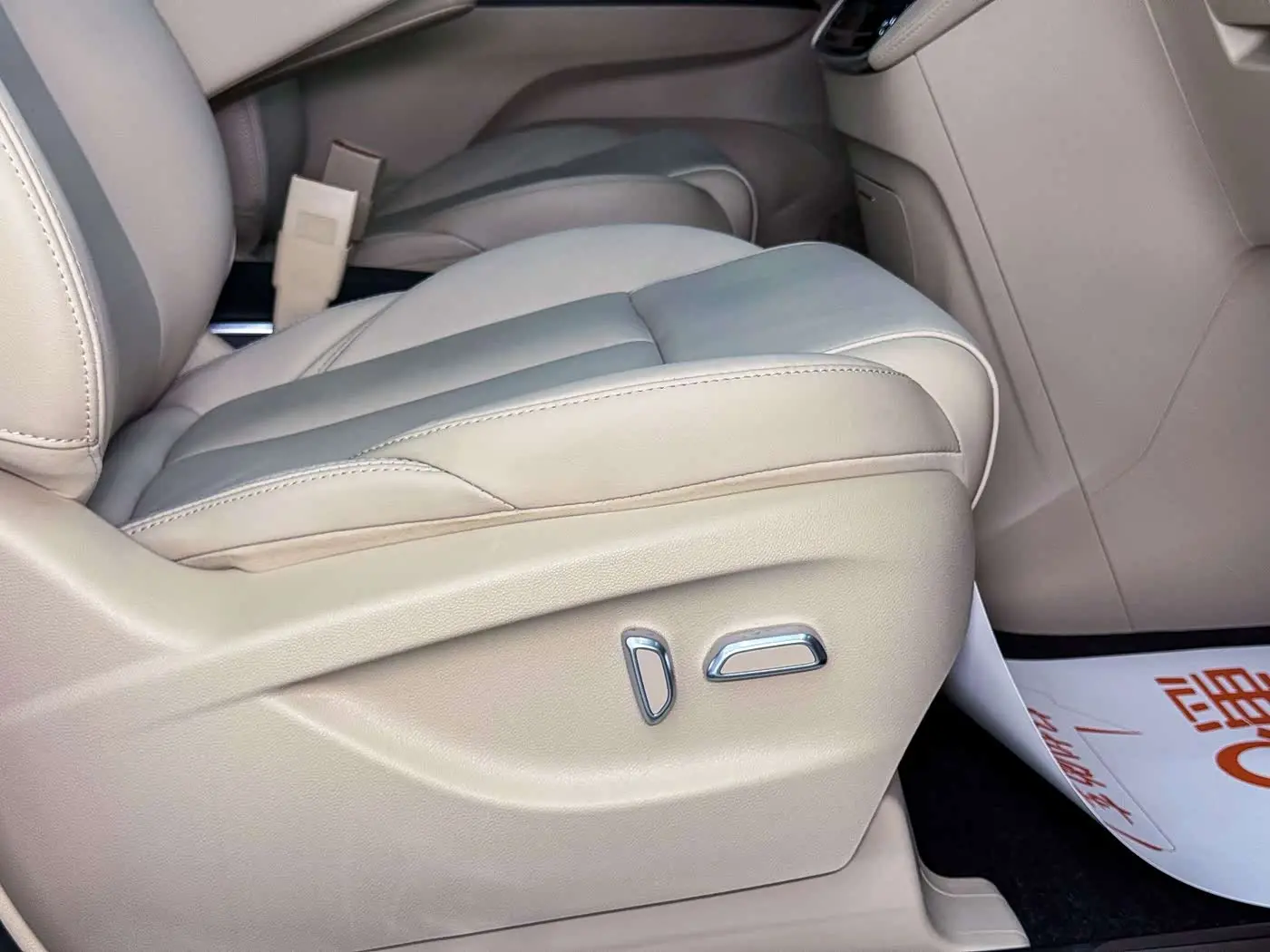 Buick GL8 2023 — Photo 13/20