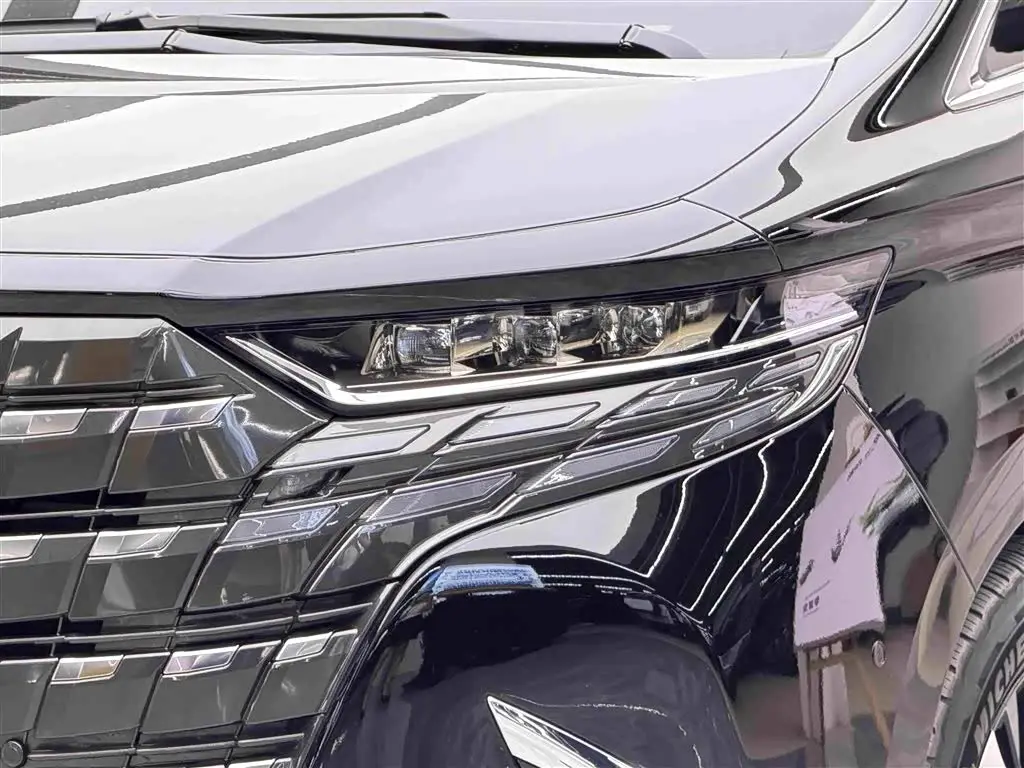 Toyota Alphard 2023 — Фото 3/20