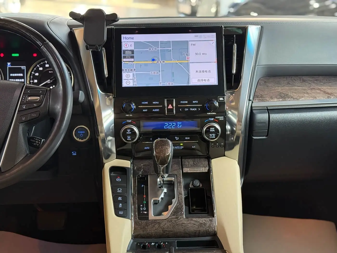Toyota Alphard 2021 — Photo 16/20