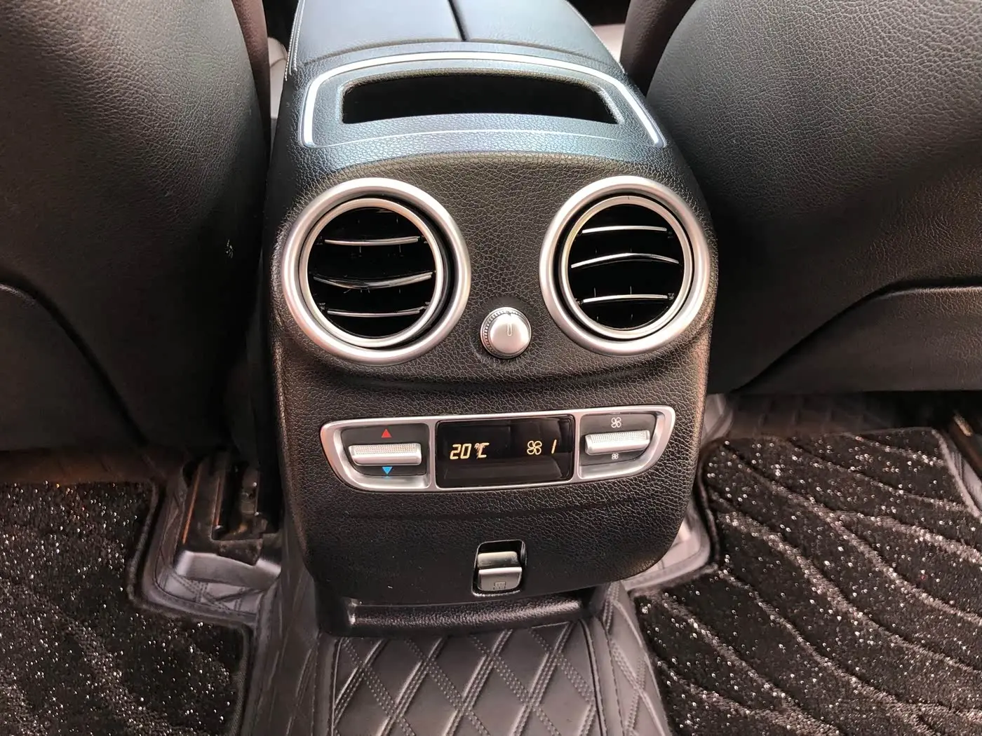 Mercedes-Benz GLC 2021 — ფოტო 17/20