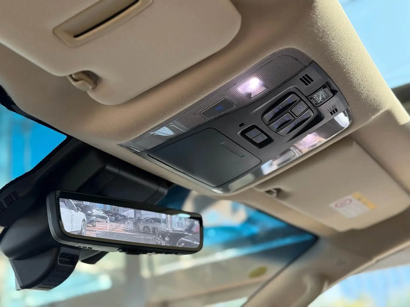 Toyota Alphard 2021 — Photo 10/20