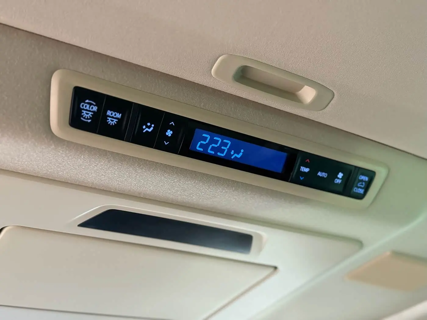 Toyota Alphard 2021 — Photo 18/20