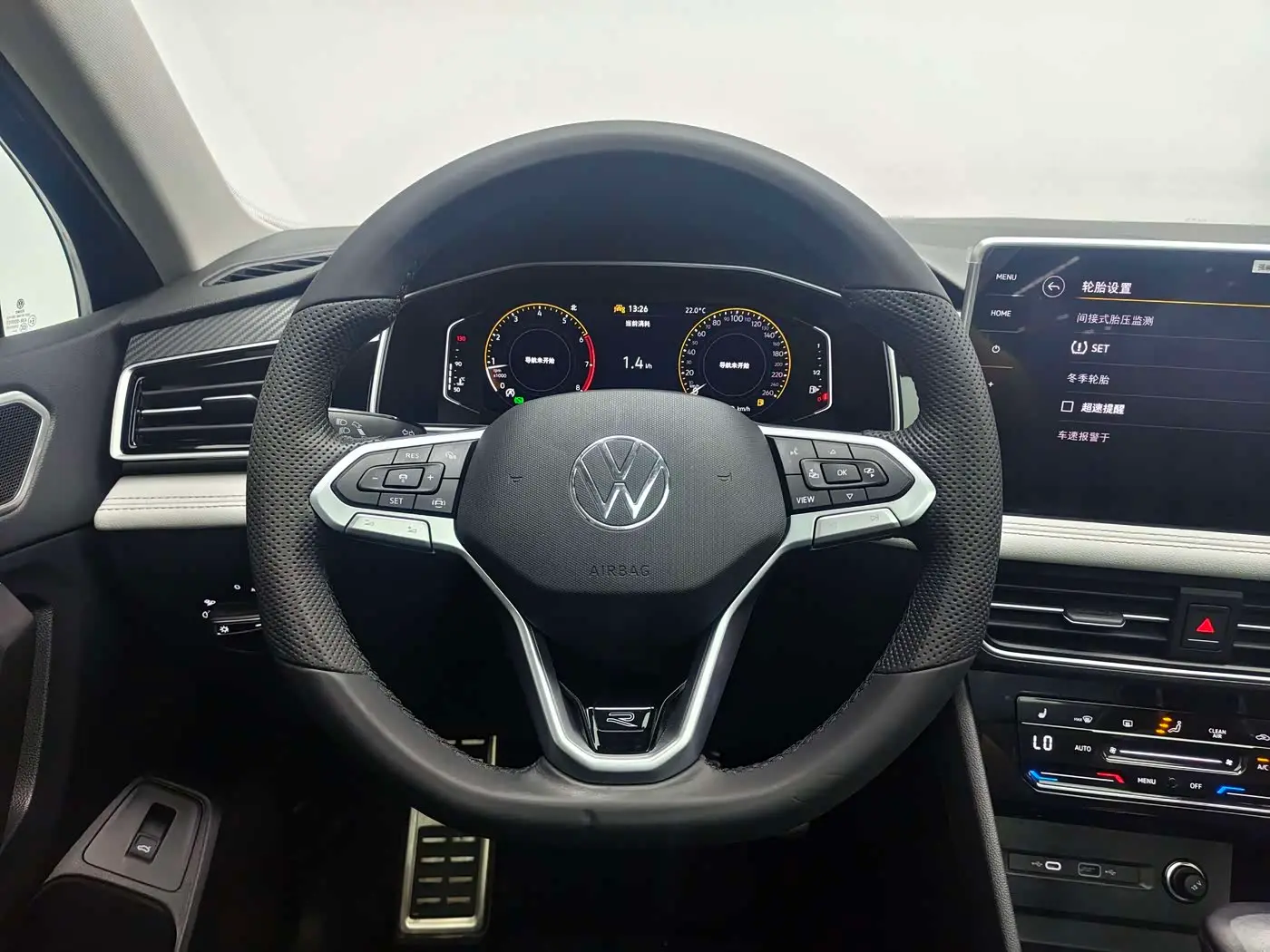 Volkswagen Tiguan L 2024 — Photo 13/13