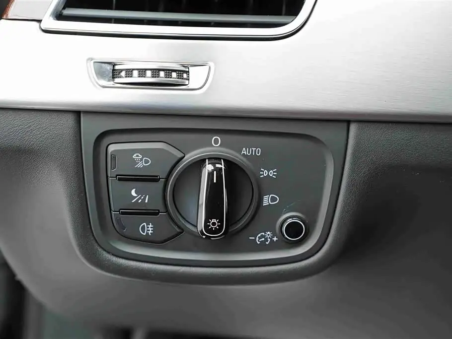Audi A8 2013 — Photo 10/20