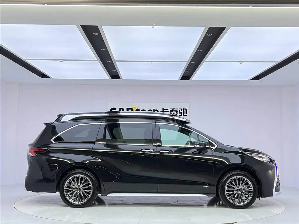 Lorinser High Roof Granvia Laurens Traveler 2026 — Şəkil 6/20