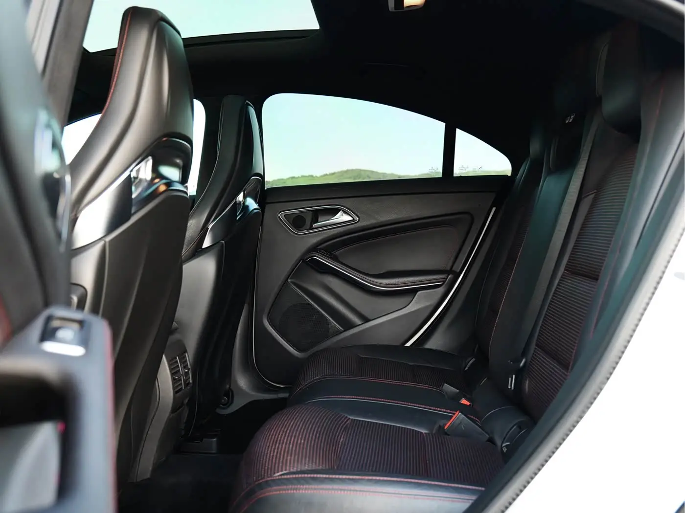 Mercedes-Benz CLA AMG 2016 — Photo 9/15
