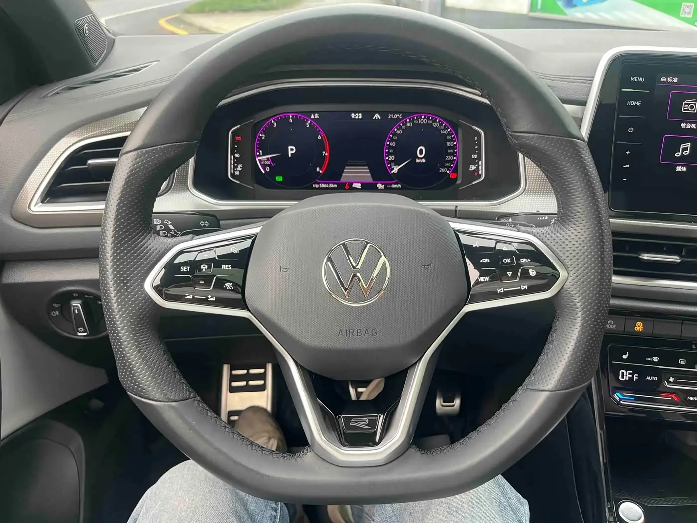 Volkswagen T-ROC 2023 — Photo 17/20